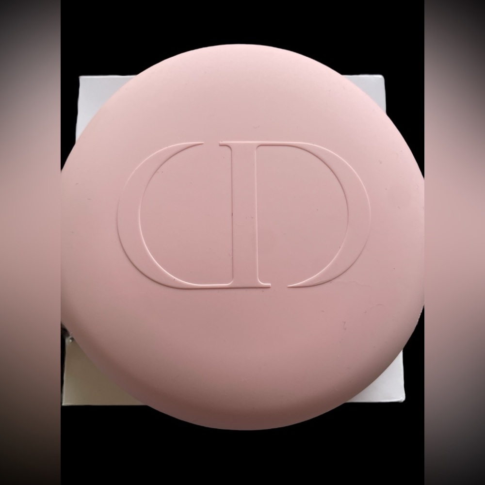 New w/ Box Dior Pink VIP 5” Silicone Pouch with Dior Zipper Pull - Picture 5 of 7